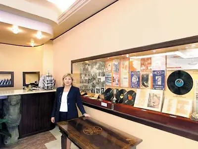 Luna Rossa Naples