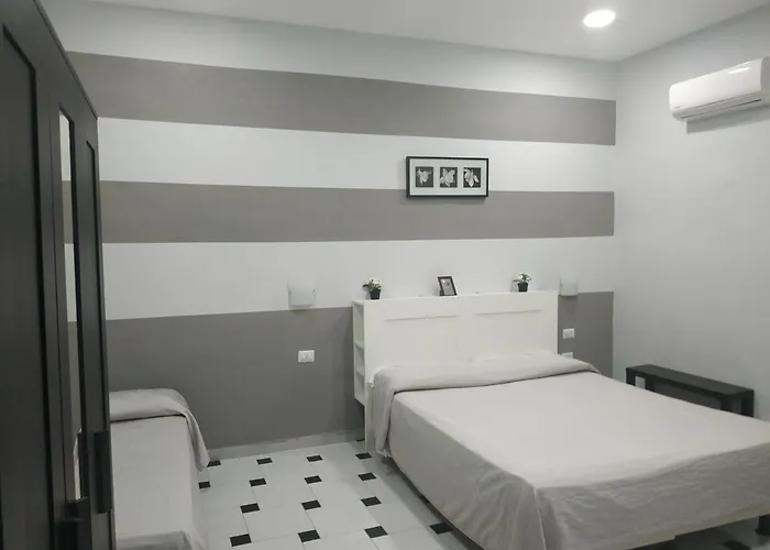 Luna Rossa 3* نابولي